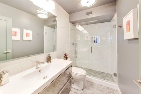 Tiny photo for 6007 N SHERIDAN Road #12B, Chicago, IL 60660 (MLS # 12511005)