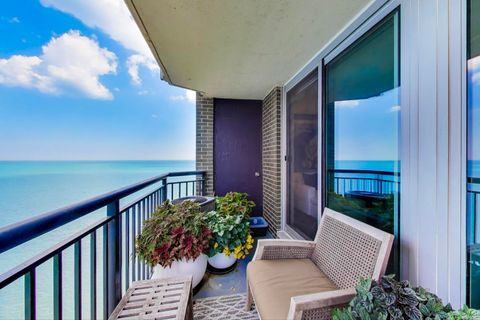 Tiny photo for 6007 N SHERIDAN Road #12B, Chicago, IL 60660 (MLS # 12511005)