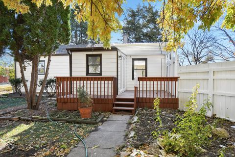 Tiny photo for 748 73rd Court, Willowbrook, IL 60527 (MLS # 12524625)