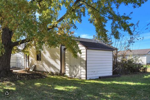 Tiny photo for 748 73rd Court, Willowbrook, IL 60527 (MLS # 12524625)