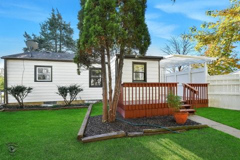 Tiny photo for 748 73rd Court, Willowbrook, IL 60527 (MLS # 12524625)