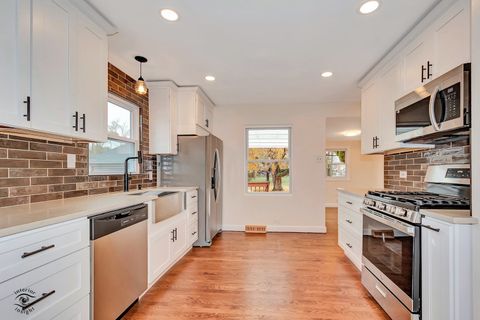 Tiny photo for 748 73rd Court, Willowbrook, IL 60527 (MLS # 12524625)