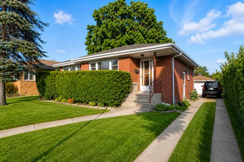 Tiny photo for 11043 Boeger Court, Westchester, IL 60154 (MLS # 12681255)