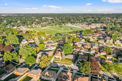 Tiny photo for 11043 Boeger Court, Westchester, IL 60154 (MLS # 12681255)