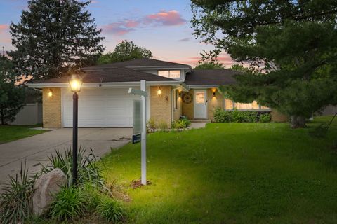 Property photo of 9s172 Cumnor Road, Downers Grove, IL 60516