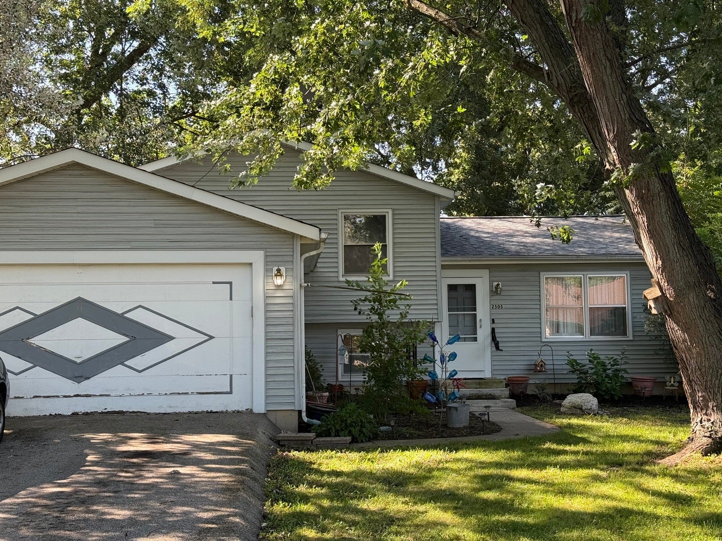 2505 Magnolia Lane