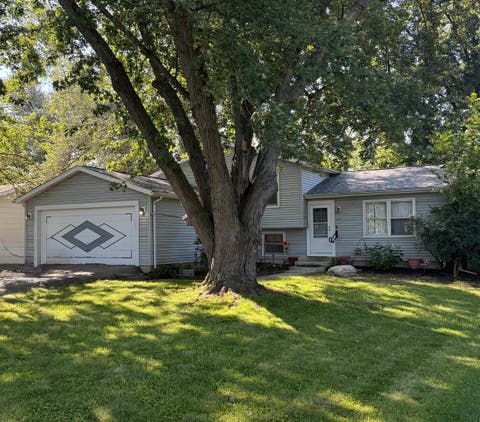 Photo of 2505 Magnolia Lane, Lindenhurst, IL 60046 (MLS # 12739757)