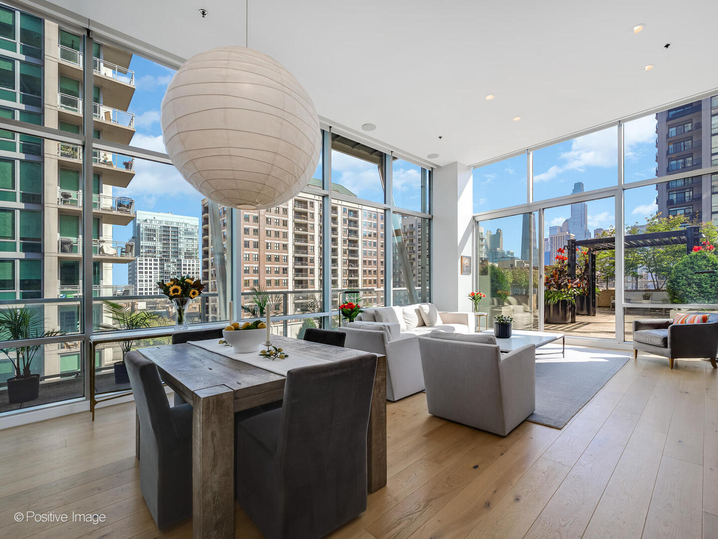 653 N Kingsbury Street 704