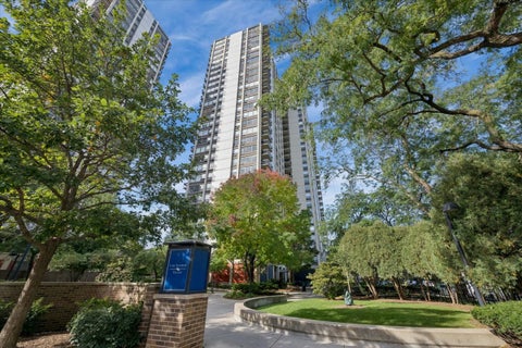 Photo of 1360 N SANDBURG Terrace #1405C, Chicago, IL 60610 (MLS # 12781393)