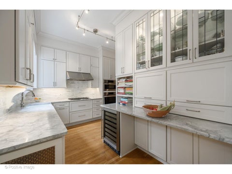 Tiny photo for 1210 N Astor Street #1B, Chicago, IL 60610 (MLS # 12692009)