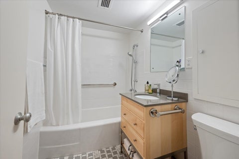 Tiny photo for 1508 Hinman Avenue #6C, Evanston, IL 60201 (MLS # 12790855)
