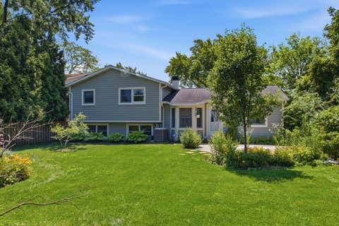 Tiny photo for 460 Trinity Court, Buffalo Grove, IL 60089 (MLS # 12695330)