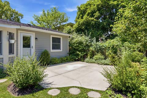 Tiny photo for 460 Trinity Court, Buffalo Grove, IL 60089 (MLS # 12695330)
