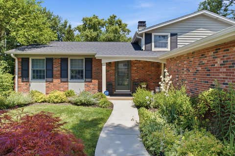 Tiny photo for 460 Trinity Court, Buffalo Grove, IL 60089 (MLS # 12695330)