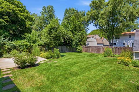 Tiny photo for 460 Trinity Court, Buffalo Grove, IL 60089 (MLS # 12695330)