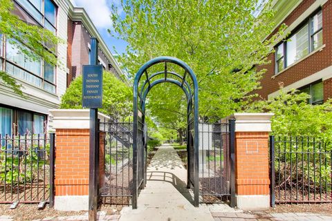 Tiny photo for 1326 S Indiana Parkway, Chicago, IL 60605 (MLS # 12625569)