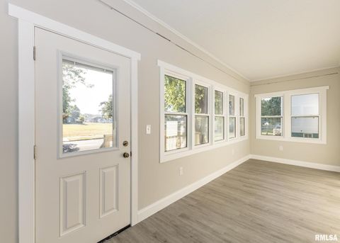 Tiny photo for 924 N 3RD Street, Clinton, IA 52732 (MLS # QC4267861)