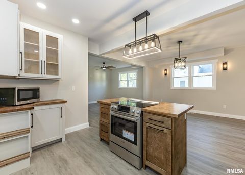 Tiny photo for 924 N 3RD Street, Clinton, IA 52732 (MLS # QC4267861)