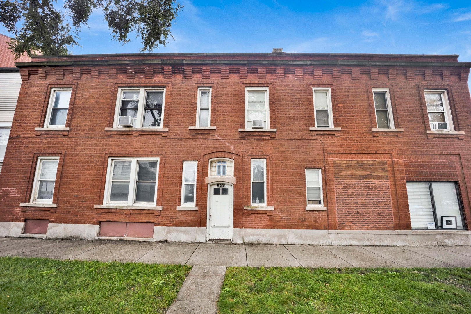 2877 N Clybourn Avenue