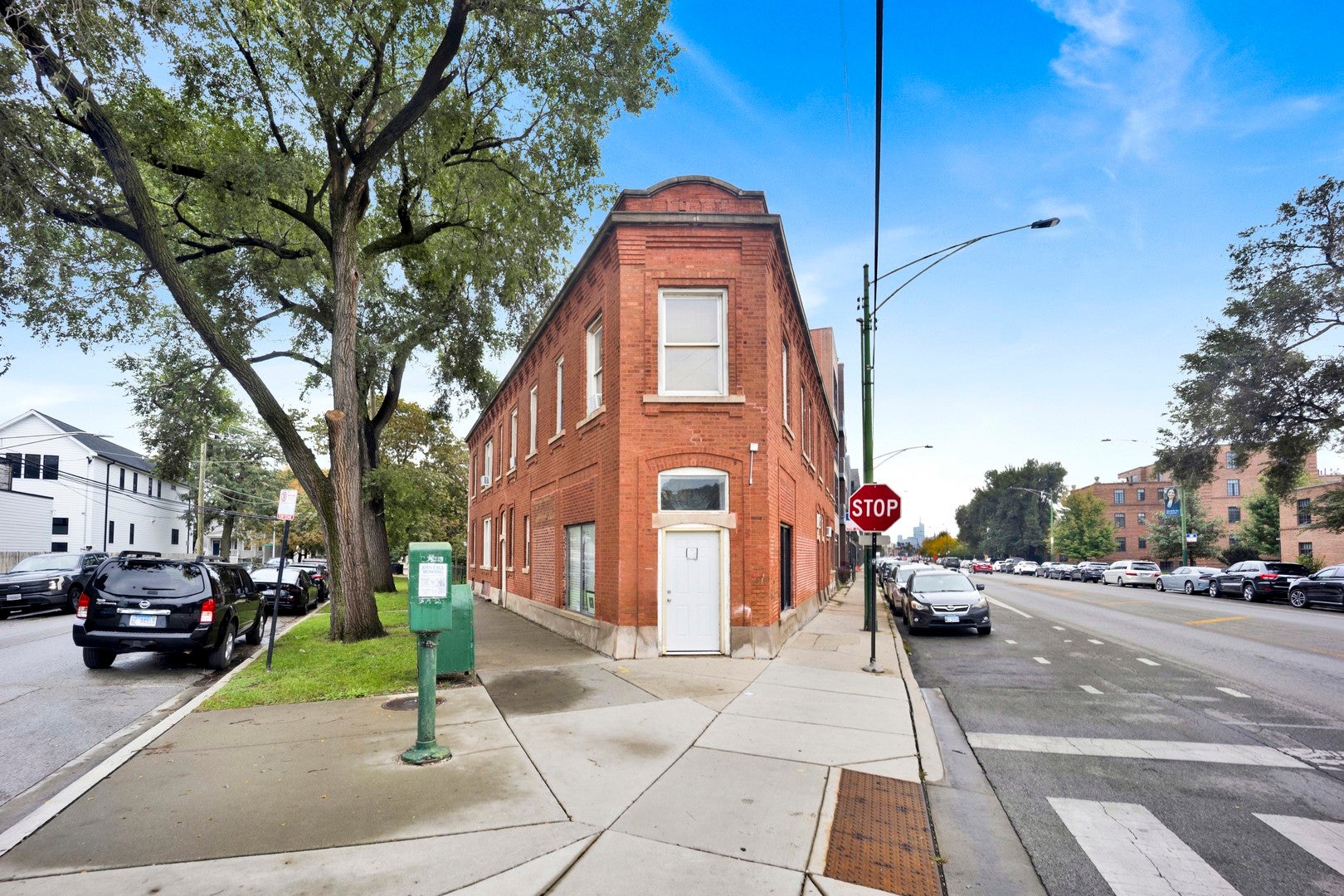 2877 N Clybourn Avenue