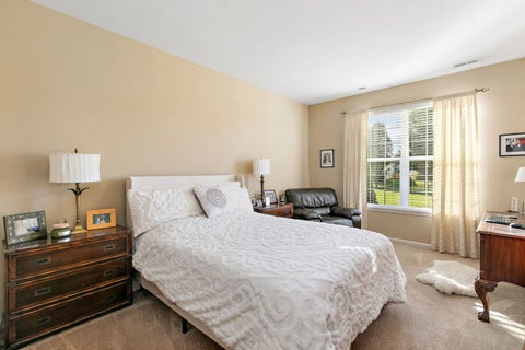 Tiny photo for 646 N Falls Circle, Pingree Grove, IL 60140 (MLS # 12796971)