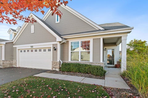 Photo of 646 N Falls Circle, Pingree Grove, IL 60140 (MLS # 12796971)