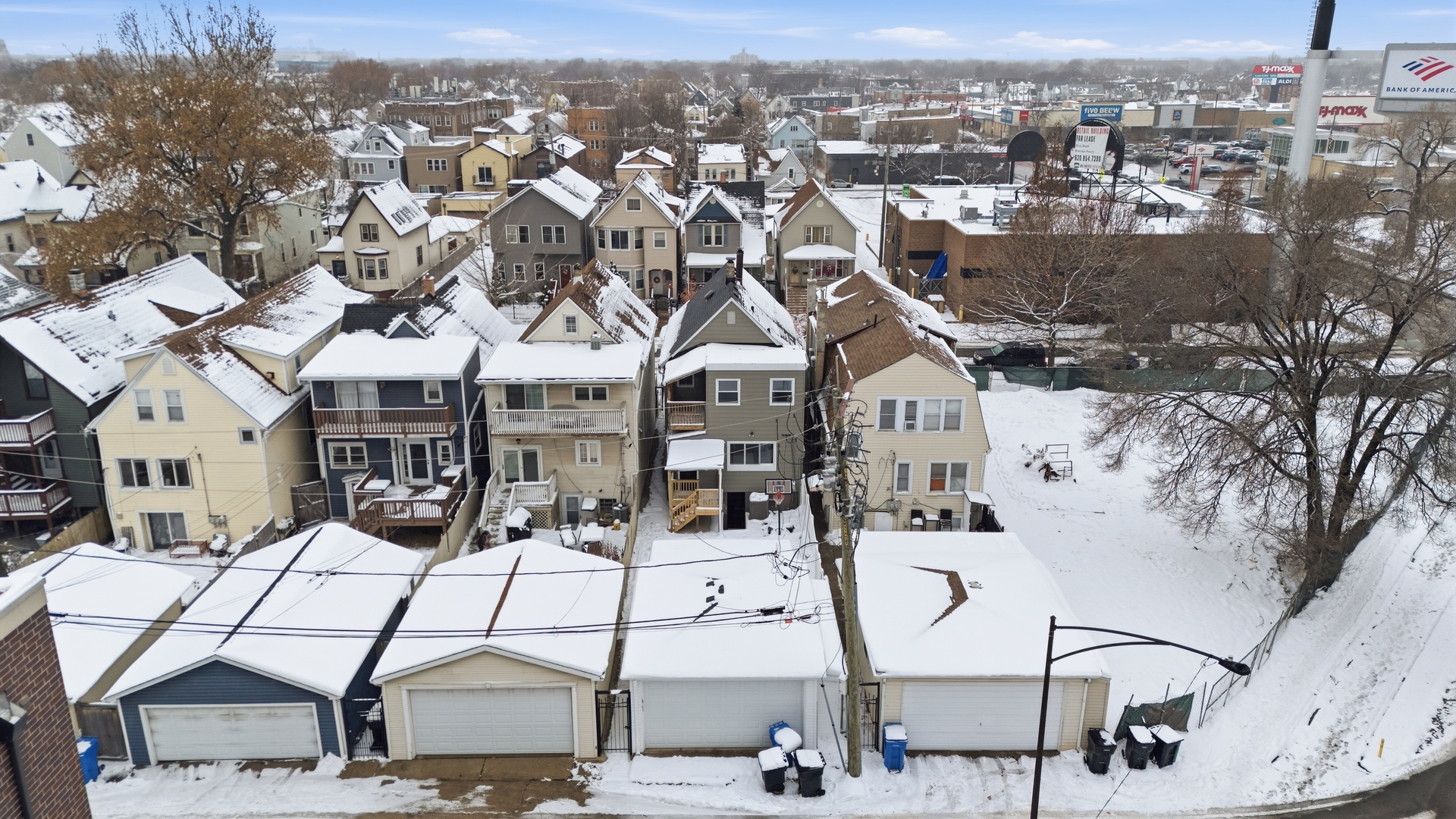 3143 N Sawyer Avenue