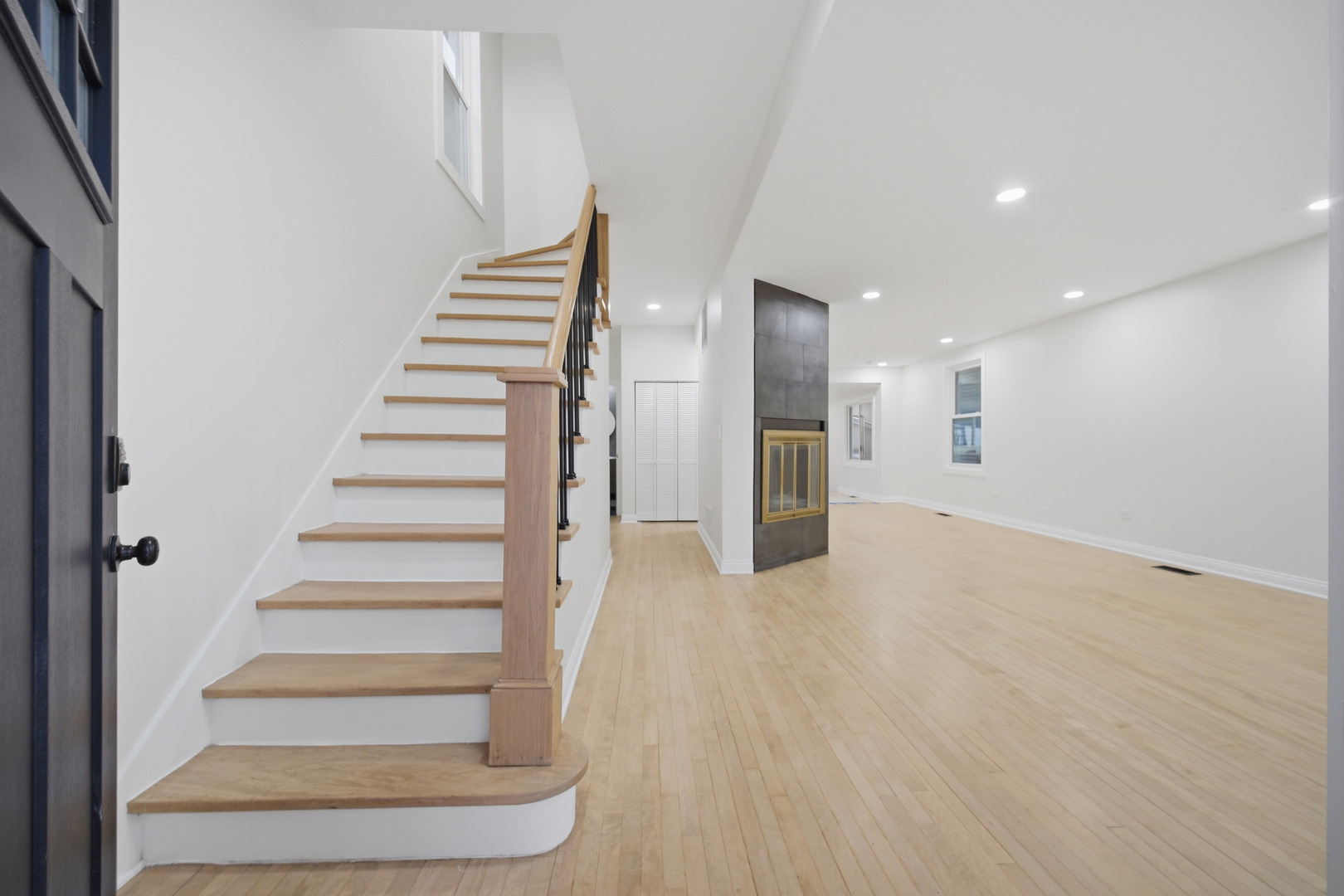 3143 N Sawyer Avenue