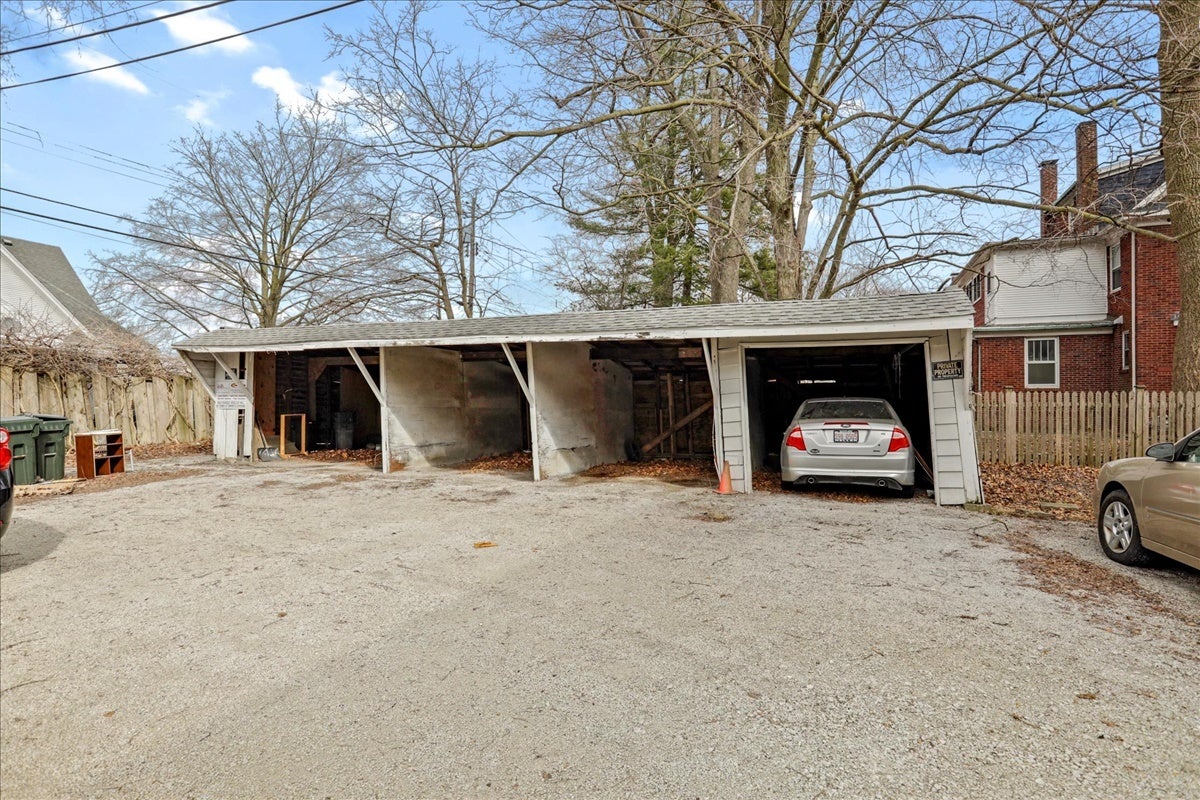212 W High Street