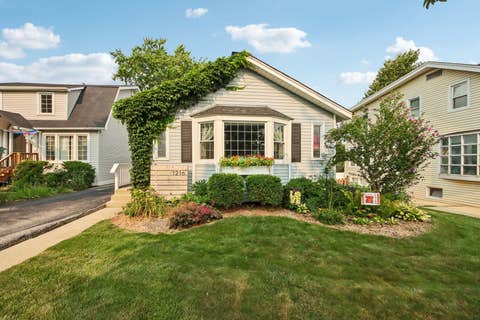 Tiny photo for 1216 Canfield Road, Park Ridge, IL 60068 (MLS # 12726166)