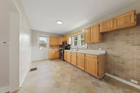 Tiny photo for 1012 1/2 W Lafayette Street, Ottawa, IL 61350 (MLS # 12703970)