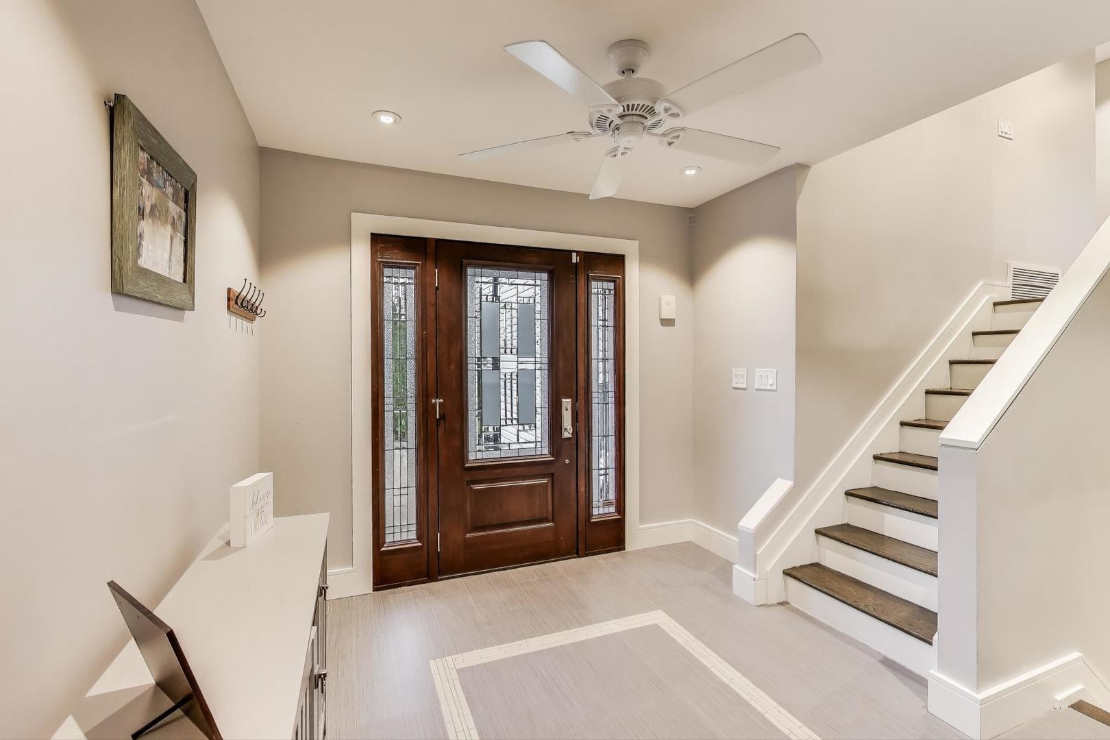 21W569 Kensington Road
