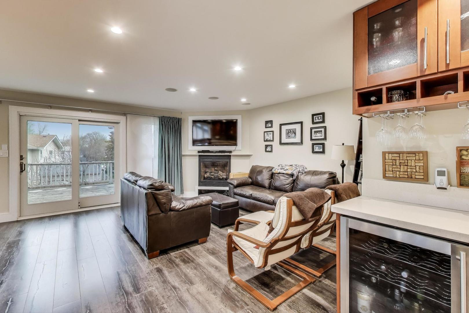 21W569 Kensington Road