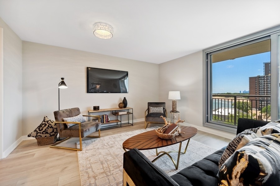 6007 N Sheridan Road 7J