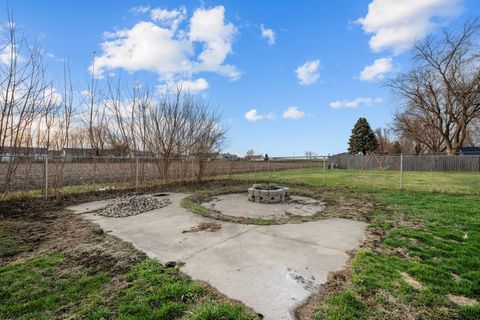 Tiny photo for 1500 9th Street NW, Clinton, IA 52732 (MLS # 12608478)