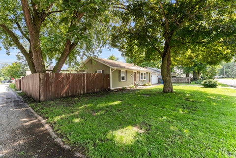 Tiny photo for 2714 W 70th Street, Davenport, IA 52806 (MLS # 12685617)