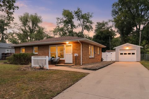 Tiny photo for 104 Magnolia Drive, Bloomington, IL 61701 (MLS # 12484156)