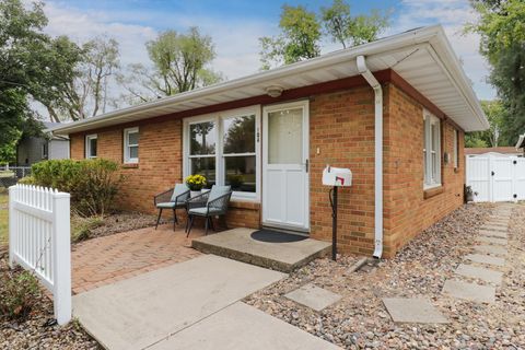 Tiny photo for 104 Magnolia Drive, Bloomington, IL 61701 (MLS # 12484156)