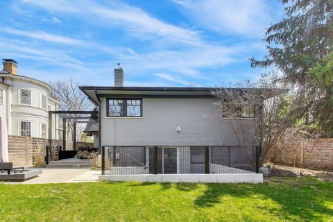 Tiny photo for 635 N Euclid Avenue, Oak Park, IL 60302 (MLS # 12555855)