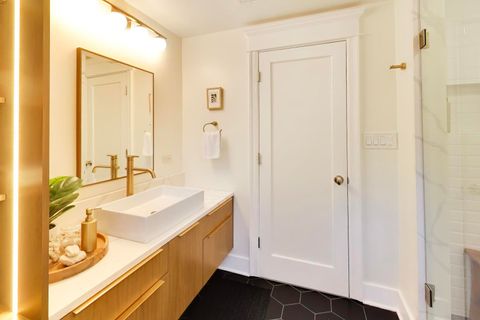 Tiny photo for 635 N Euclid Avenue, Oak Park, IL 60302 (MLS # 12555855)