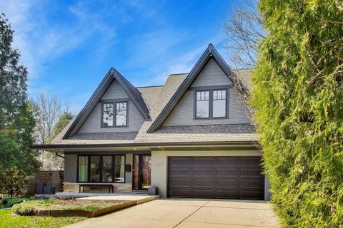 Tiny photo for 635 N Euclid Avenue, Oak Park, IL 60302 (MLS # 12555855)