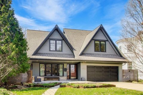 Tiny photo for 635 N Euclid Avenue, Oak Park, IL 60302 (MLS # 12555855)