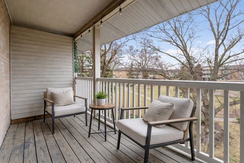 Tiny photo for 930 Beau Drive #312, Des Plaines, IL 60016 (MLS # 12576025)