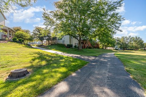 Tiny photo for 264 Valley View Drive, St. Charles, IL 60175 (MLS # 12475020)