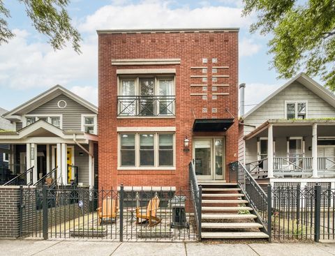 Photo of 2708 N Wilton Avenue, Chicago, IL 60614 (MLS # 12673752)