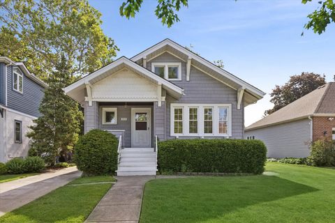 Photo of 313 N Larch Avenue, Elmhurst, IL 60126 (MLS # 12668784)
