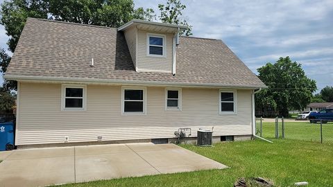 Tiny photo for 1427 woods Avenue, Camanche, IA 52730 (MLS # 12694330)