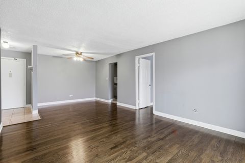 Tiny photo for 8995 Kennedy Drive N #206F, Des Plaines, IL 60016 (MLS # 12590782)