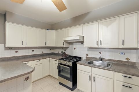 Tiny photo for 8995 Kennedy Drive N #206F, Des Plaines, IL 60016 (MLS # 12590782)