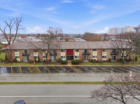 Photo of 8995 Kennedy Drive N #206F, Des Plaines, IL 60016 (MLS # 12590782)